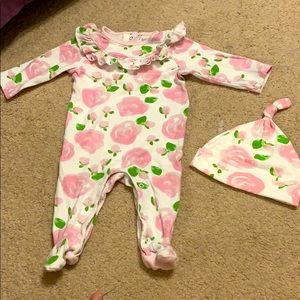 This is a one piece footie pajamas /w matching hat